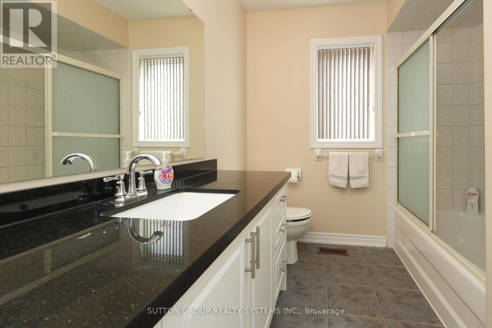 1382 Avon Drive, Mississauga, ON - Indoor Photo Showing Bathroom