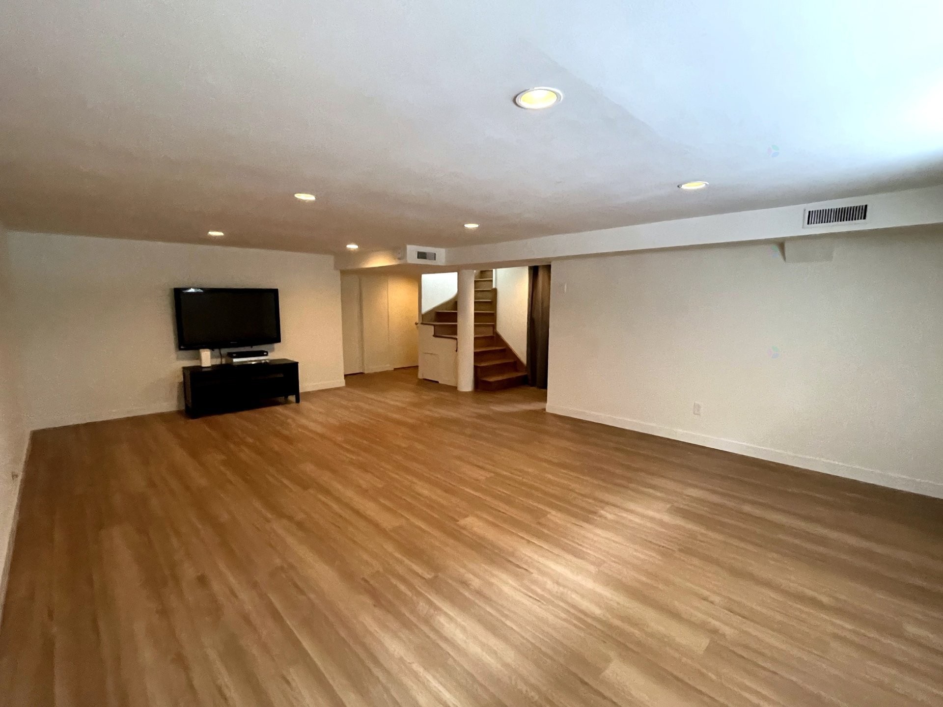 Salle familiale - 182 Av. Duke-Of-Kent, Pointe-Claire, QC - Indoor Photo Showing Other Room