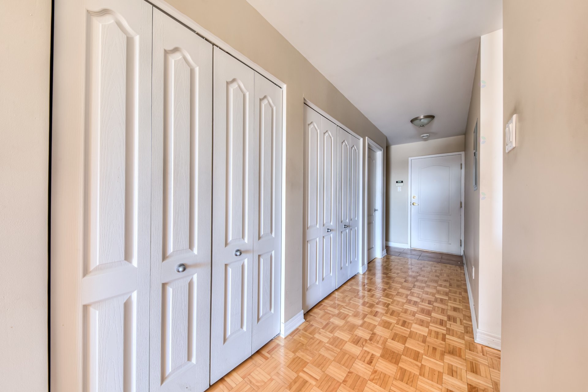 Hall d'entrée/Vestibule - 504-5220 Boul. Des Sources, Montréal (Pierrefonds-Roxboro), QC - Indoor Photo Showing Other Room