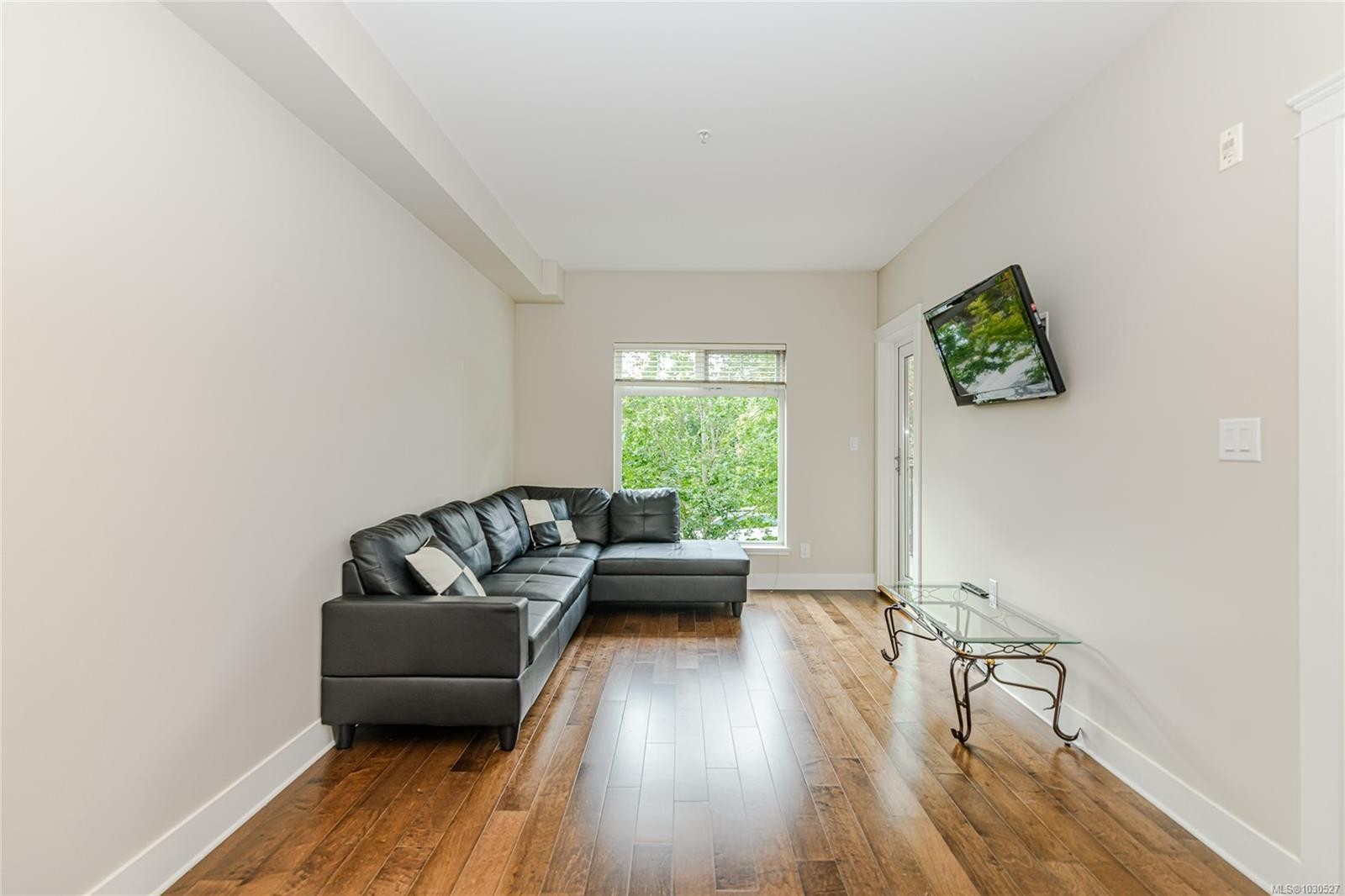 214-21 Conard St, View Royal, BC - Indoor Photo Showing Living Room