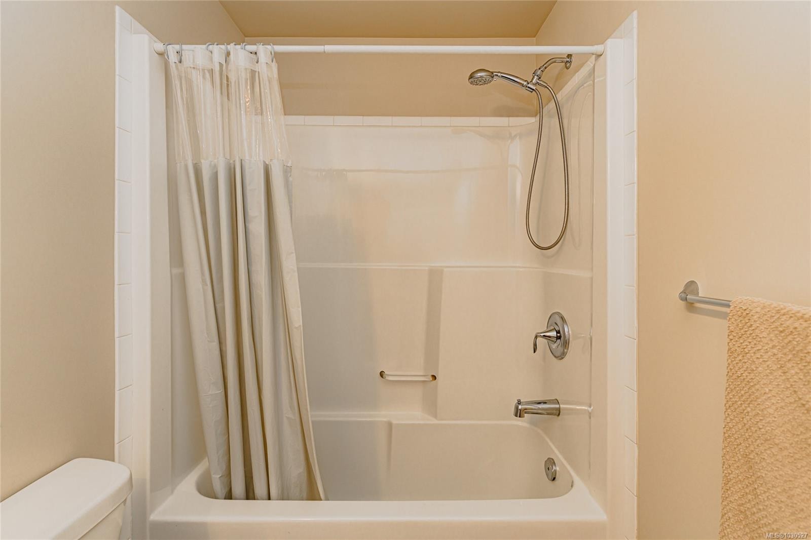 214-21 Conard St, View Royal, BC - Indoor Photo Showing Bathroom