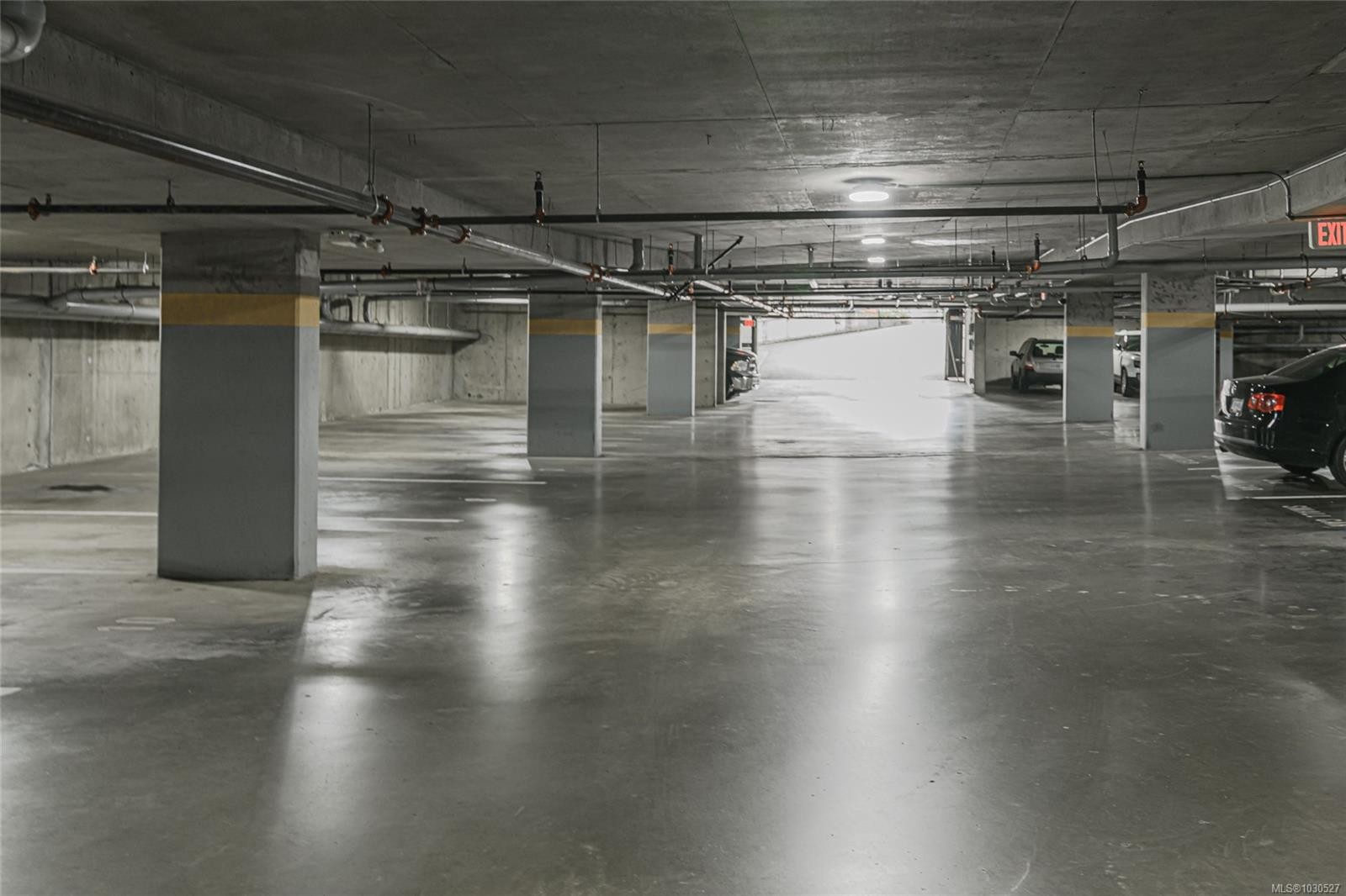 214-21 Conard St, View Royal, BC - Indoor Photo Showing Garage