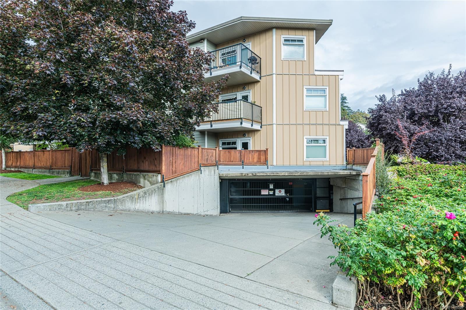 214-21 Conard St, View Royal, BC - Outdoor