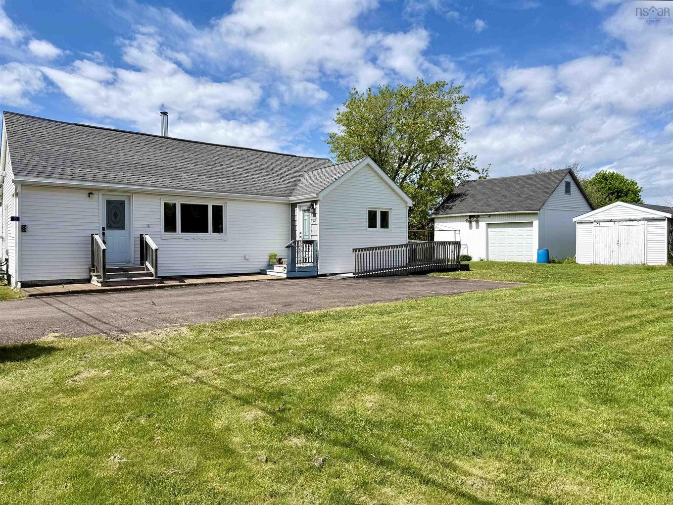 8 Standish Street, West Amherst, NS