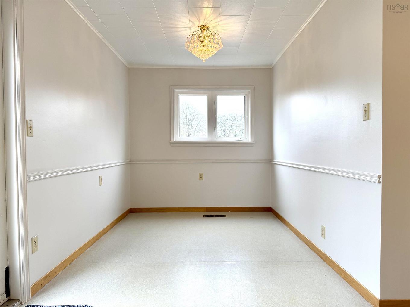 8 Standish Street, West Amherst, NS
