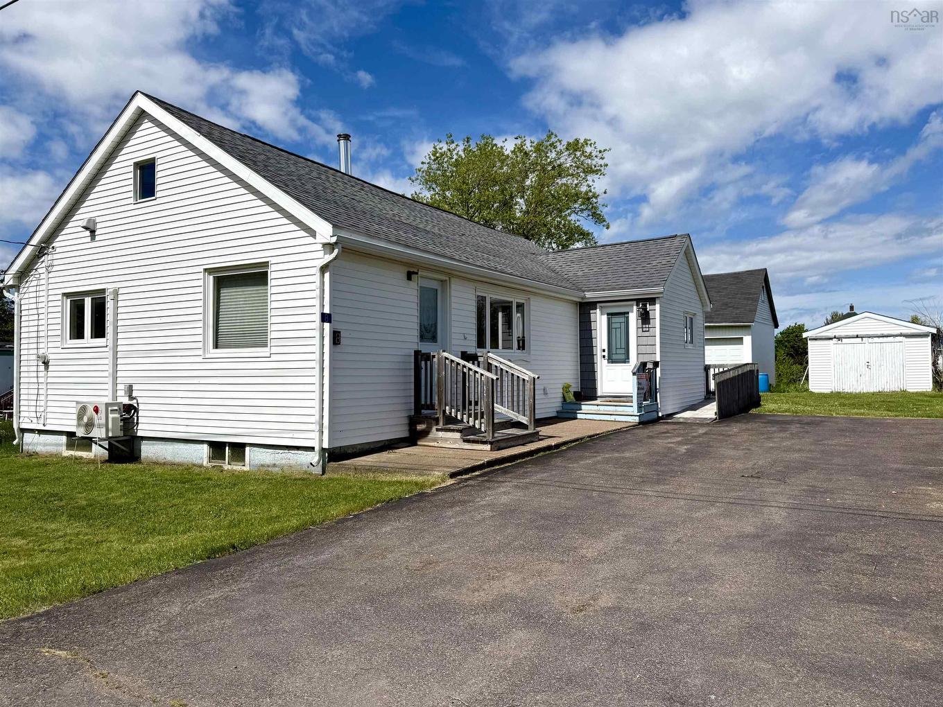 8 Standish Street, West Amherst, NS