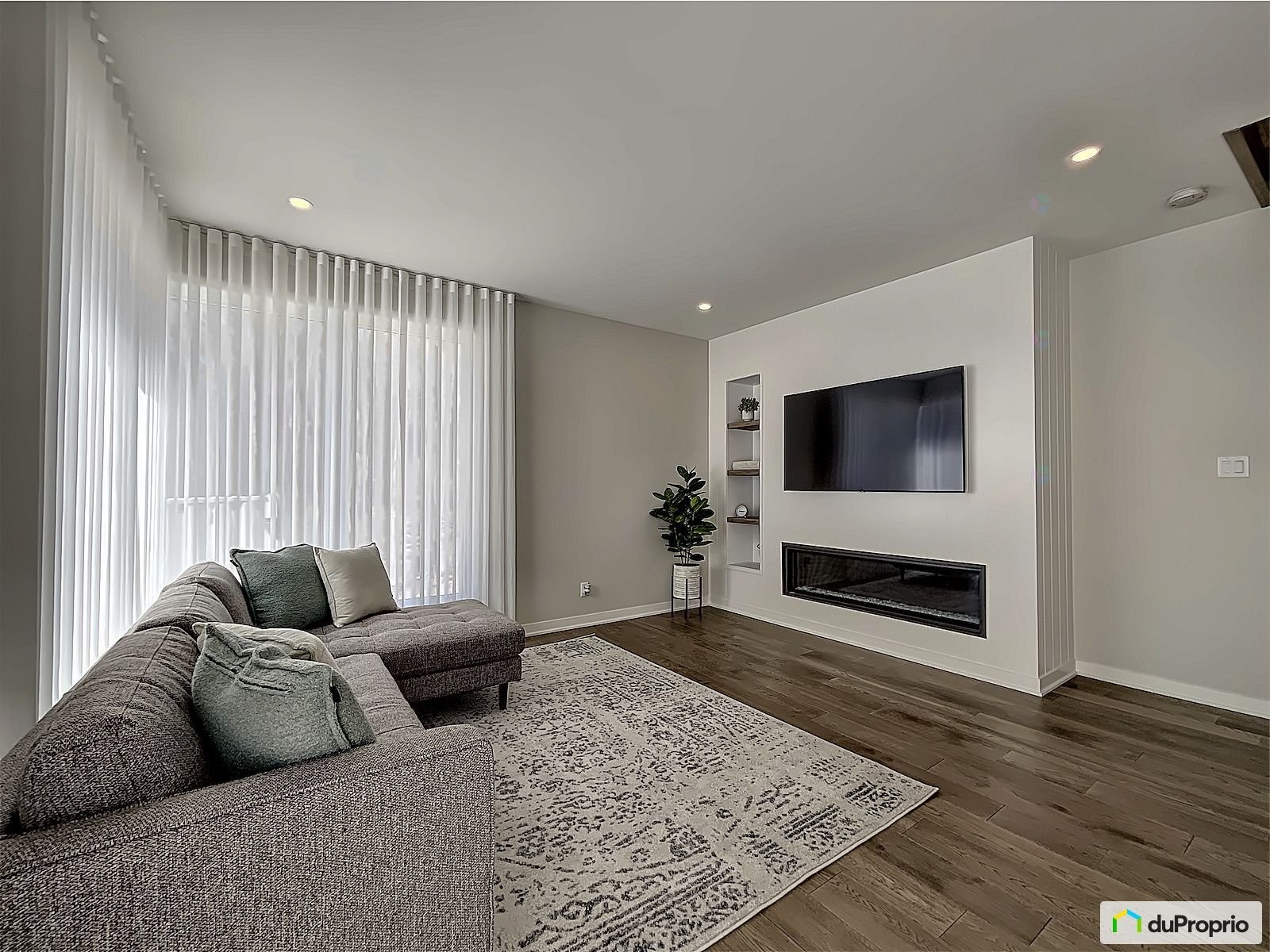Living Room - Rue Des Alouettes, Saint-Jérôme, QC - Indoor Photo Showing Living Room With Fireplace