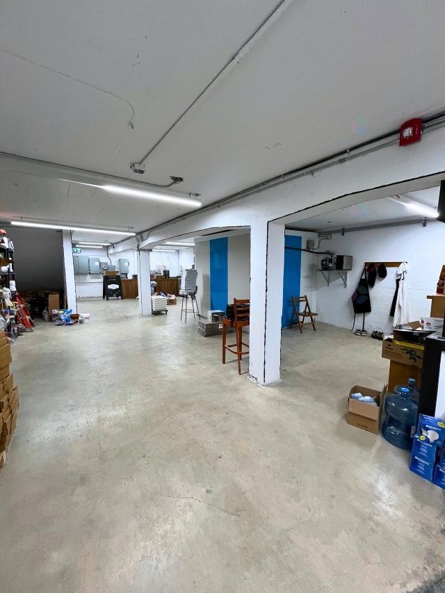 Basement - 7515 Rue St-Hubert, Montréal (Villeray/Saint-Michel/Parc-Extension), QC - Indoor Photo Showing Garage
