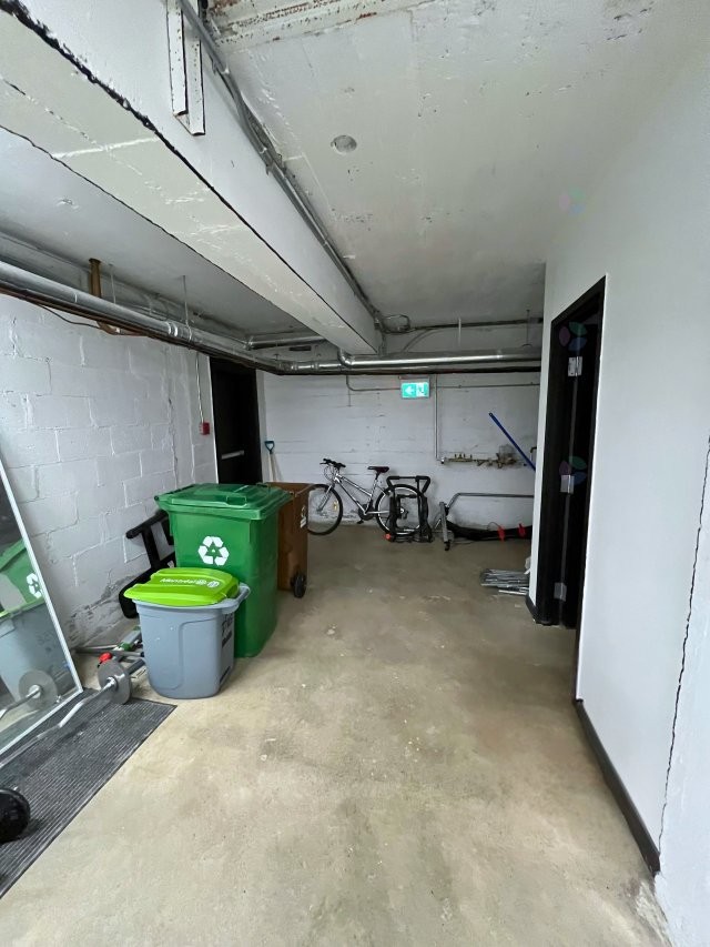 Basement - 7515 Rue St-Hubert, Montréal (Villeray/Saint-Michel/Parc-Extension), QC - Indoor Photo Showing Garage