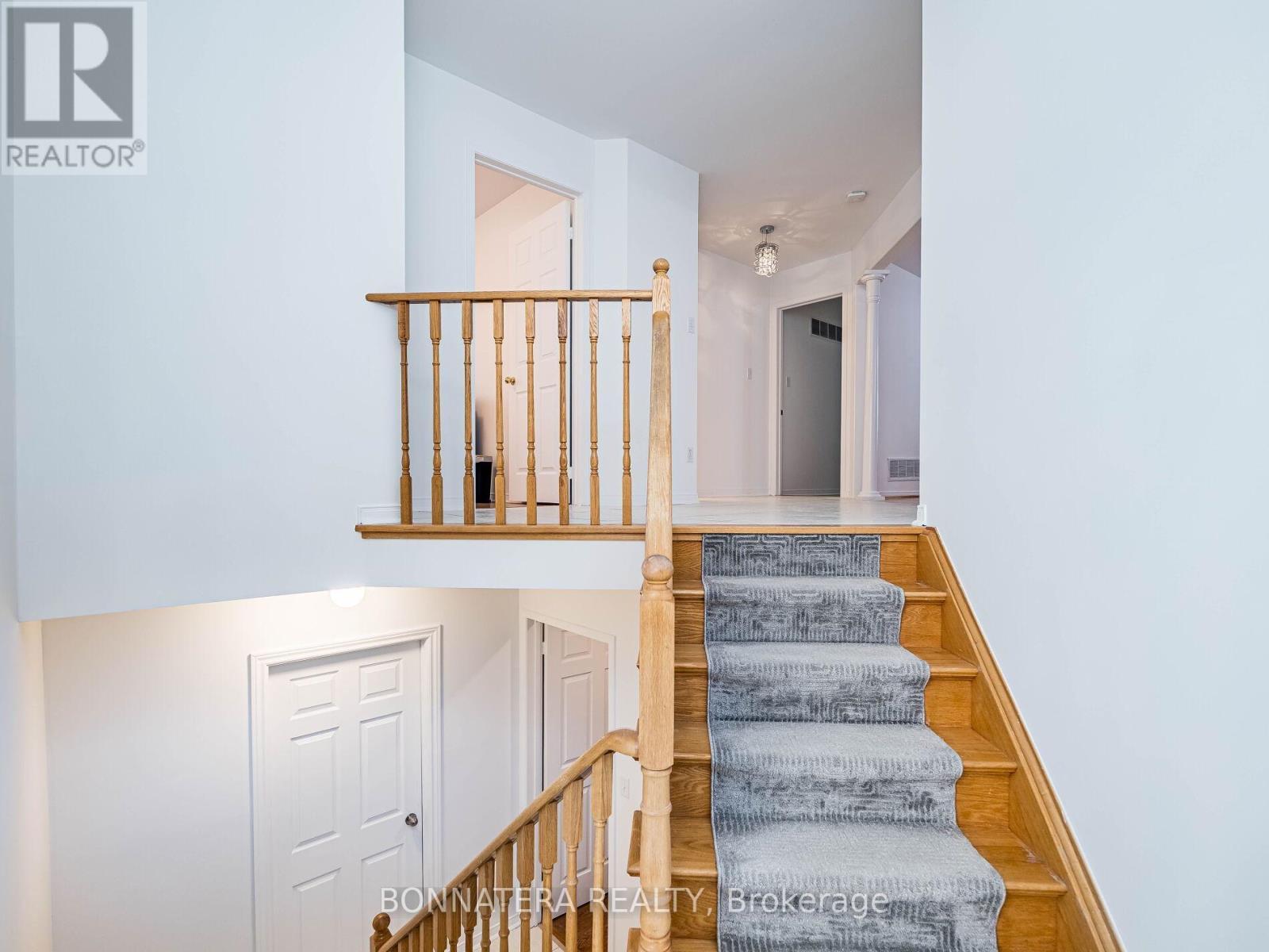 5471 Whitehorn Avenue, Mississauga, ON - Indoor Photo Showing Other Room