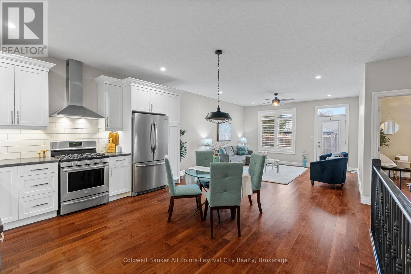 206 Bennett Street E, Goderich (Goderich (Town)), ON - Indoor Photo Showing Kitchen With Upgraded Kitchen