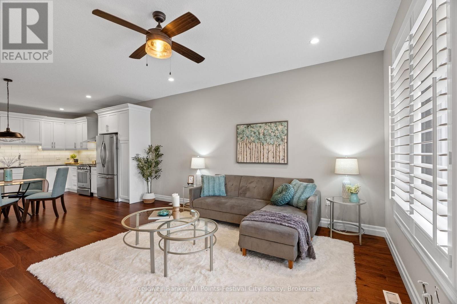 206 Bennett Street E, Goderich (Goderich (Town)), ON - Indoor Photo Showing Living Room