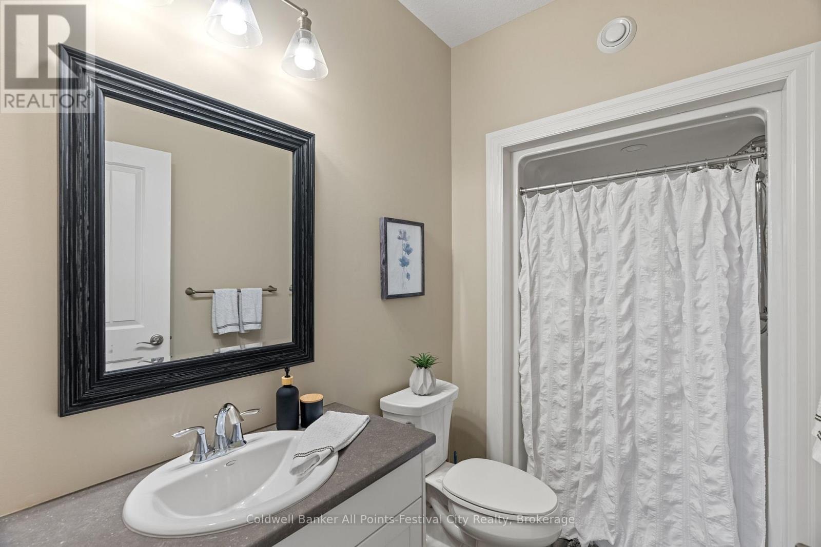 206 Bennett Street E, Goderich (Goderich (Town)), ON - Indoor Photo Showing Bathroom