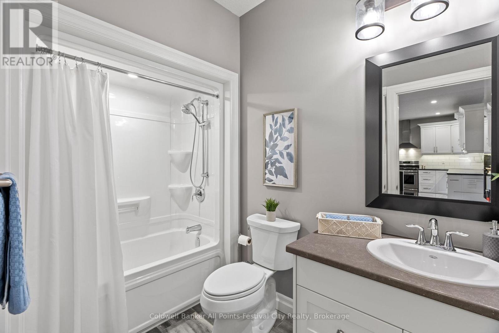 206 Bennett Street E, Goderich (Goderich (Town)), ON - Indoor Photo Showing Bathroom