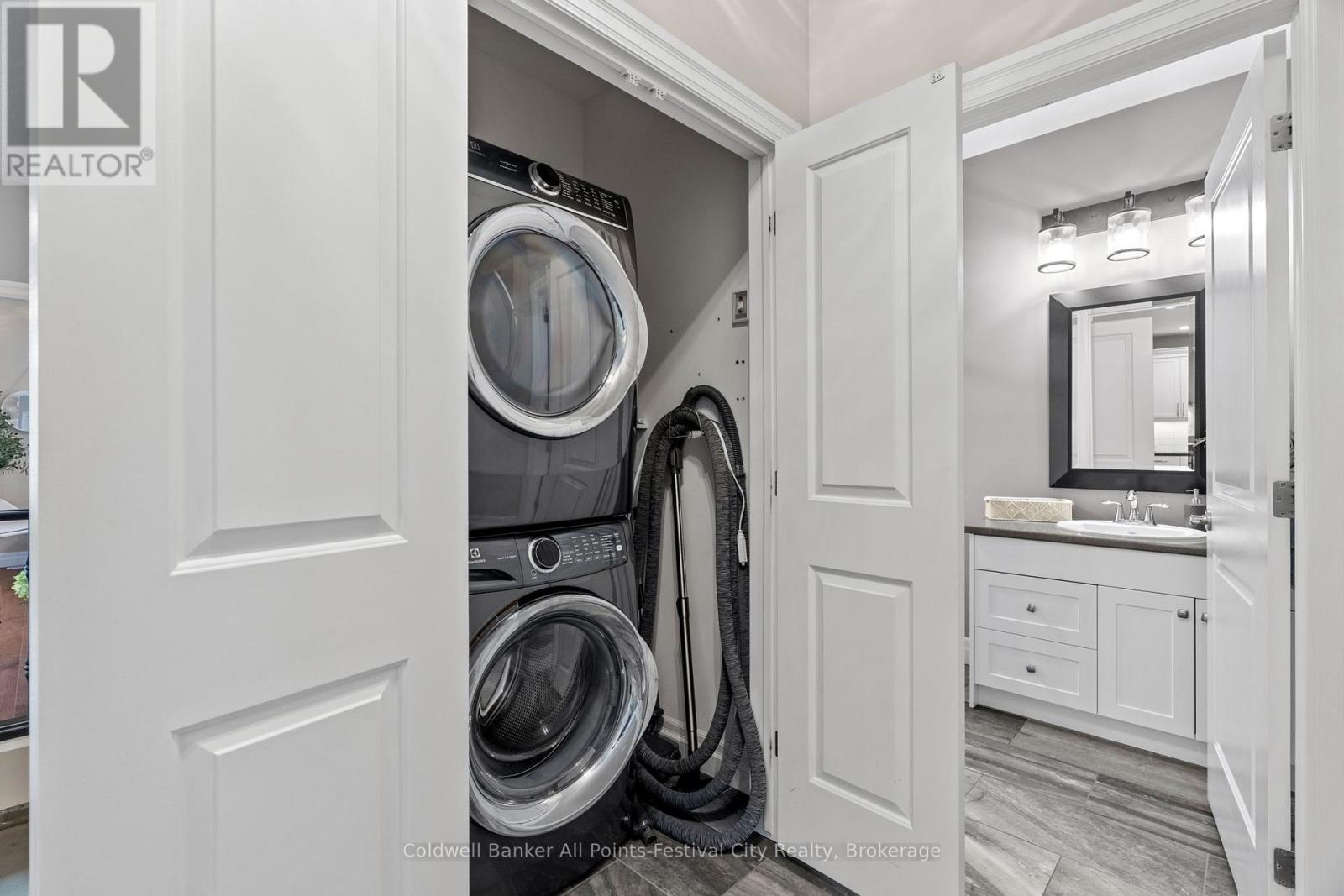 206 Bennett Street E, Goderich (Goderich (Town)), ON - Indoor Photo Showing Laundry Room
