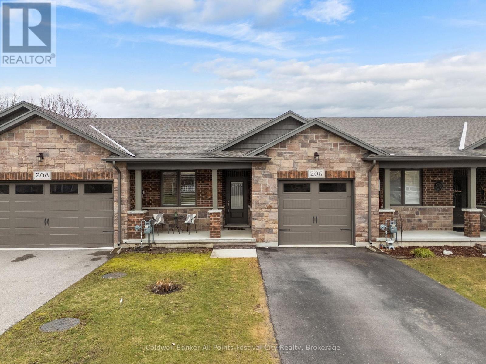 206 Bennett Street E, Goderich (Goderich (Town)), ON - Outdoor With Facade