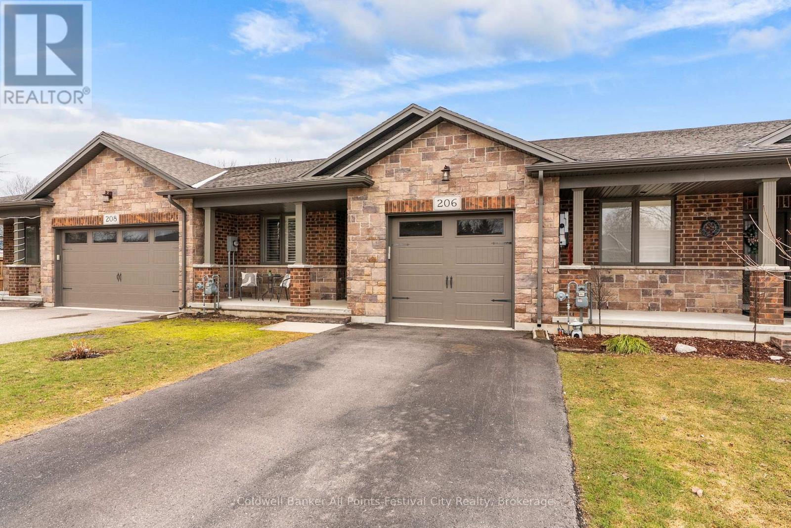 206 Bennett Street E, Goderich (Goderich (Town)), ON - Outdoor With Facade