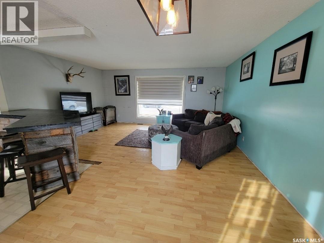 5034 Mirror Drive, Macklin, SK - Indoor