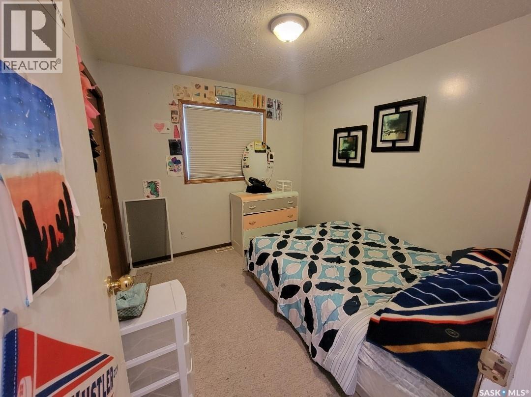 5034 Mirror Drive, Macklin, SK - Indoor Photo Showing Bedroom