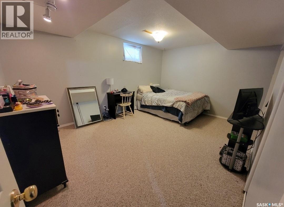 5034 Mirror Drive, Macklin, SK - Indoor