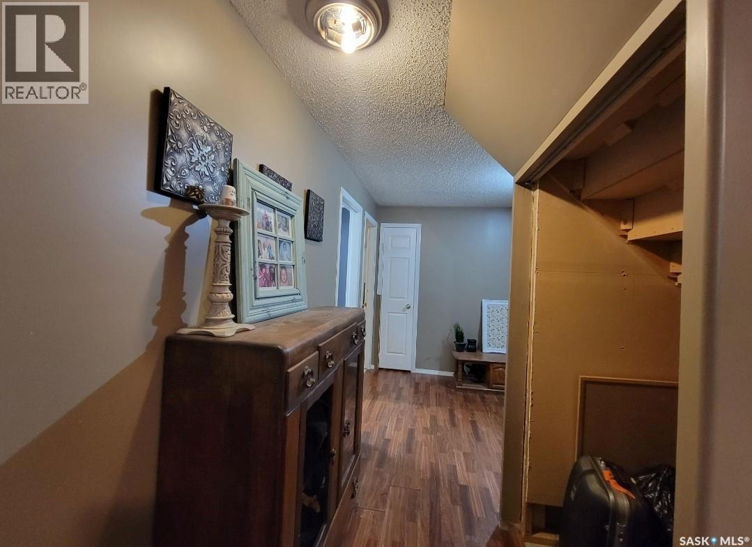 5034 Mirror Drive, Macklin, SK - Indoor Photo Showing Laundry Room
