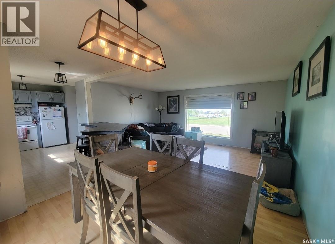 5034 Mirror Drive, Macklin, SK - Indoor Photo Showing Dining Room