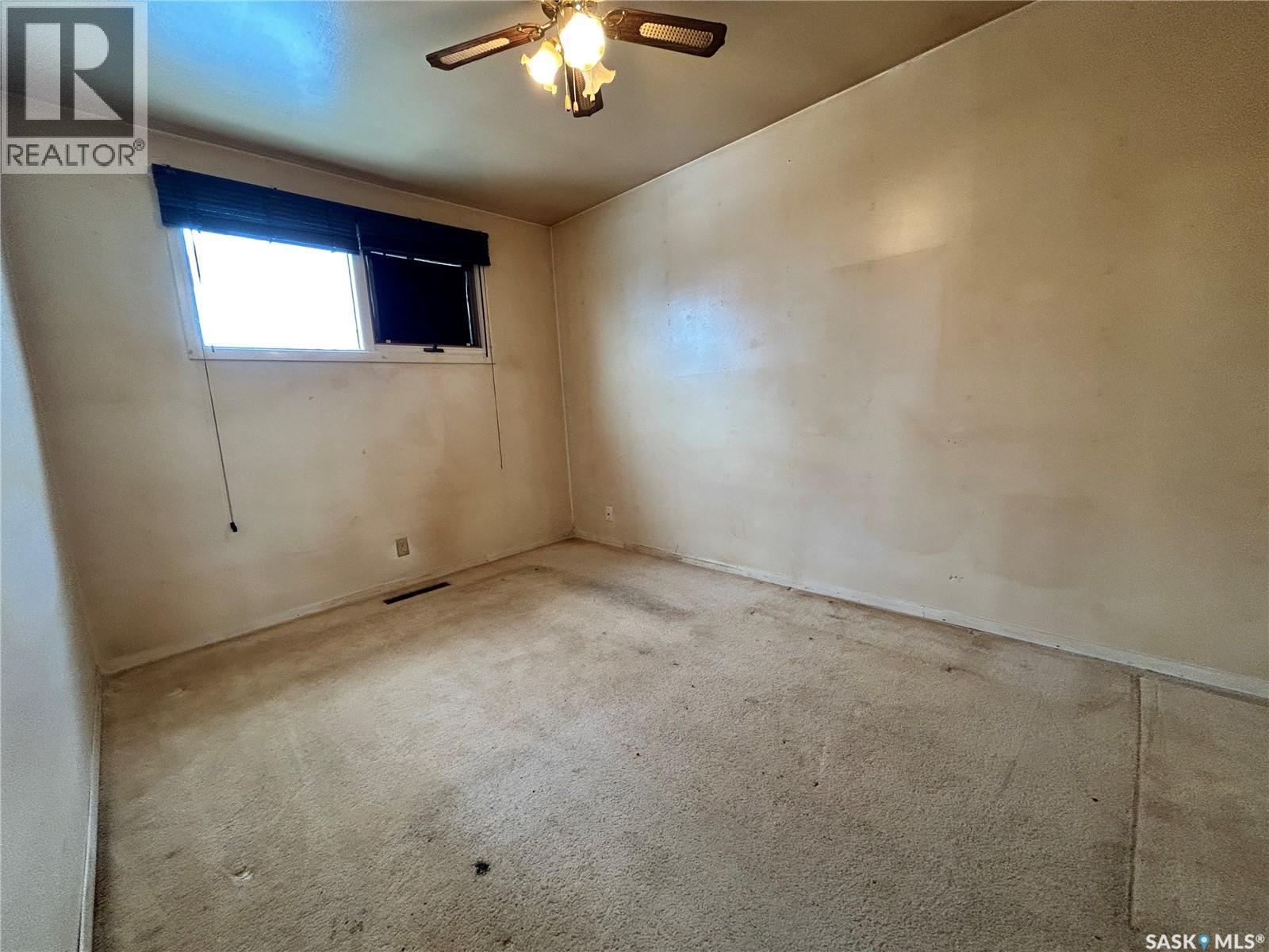 455 Halifax Street, Regina, SK - Indoor