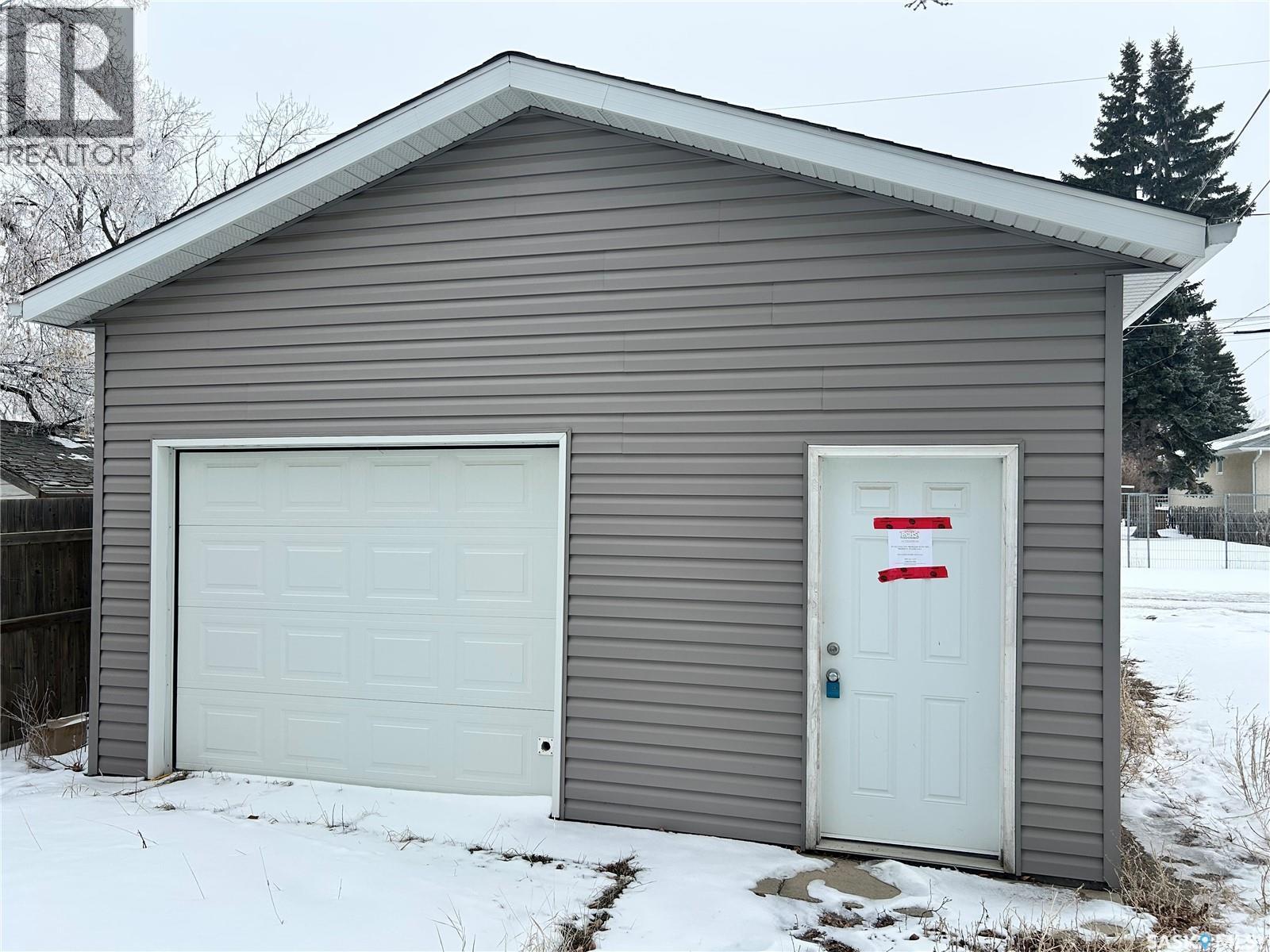 455 Halifax Street, Regina, SK - Outdoor With Exterior