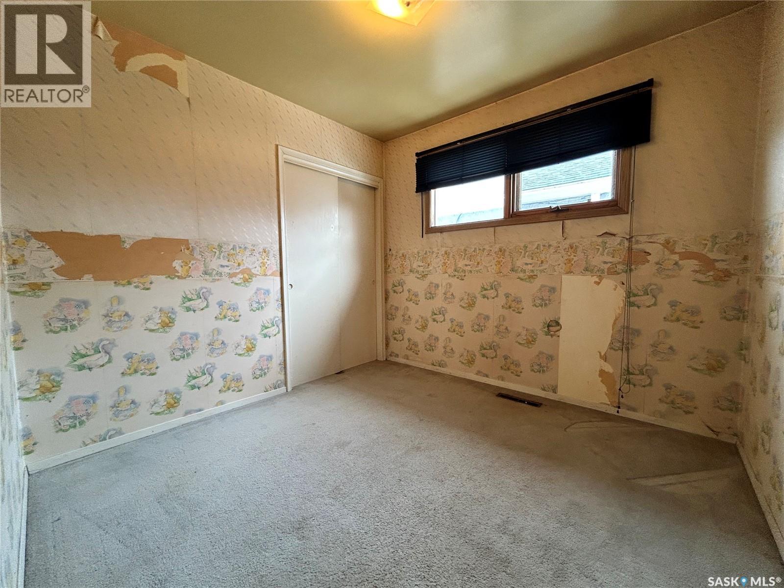 455 Halifax Street, Regina, SK - Indoor