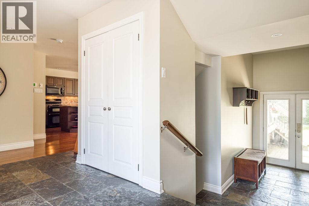 330 Strathcona Drive, Burlington, ON - Indoor Photo Showing Other Room