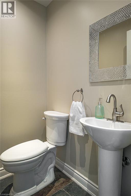 330 Strathcona Drive, Burlington, ON - Indoor Photo Showing Bathroom