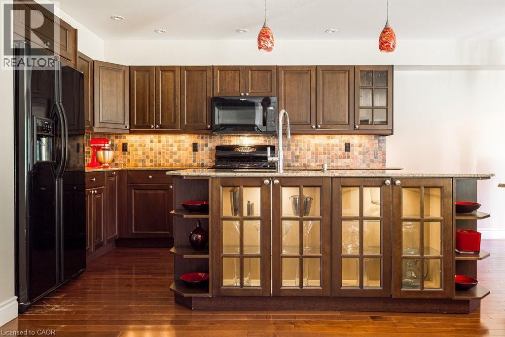 330 Strathcona Drive, Burlington, ON - Indoor Photo Showing Kitchen
