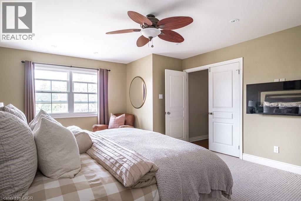 330 Strathcona Drive, Burlington, ON - Indoor Photo Showing Bedroom