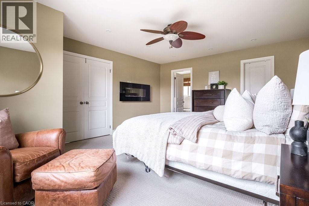 330 Strathcona Drive, Burlington, ON - Indoor Photo Showing Bedroom