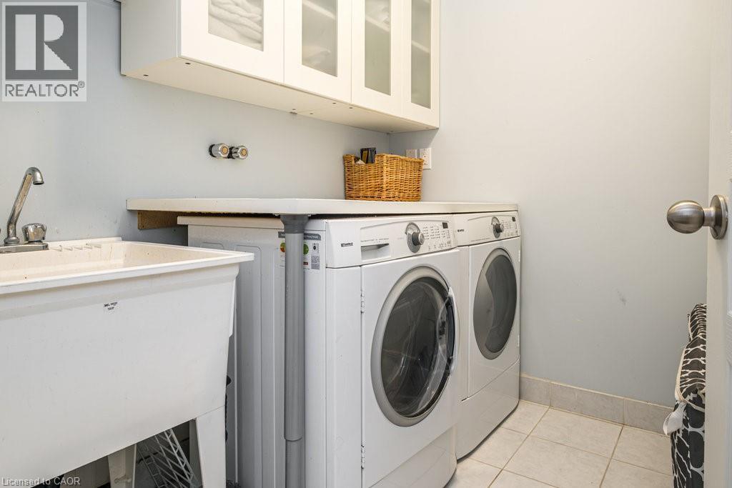 330 Strathcona Drive, Burlington, ON - Indoor Photo Showing Laundry Room