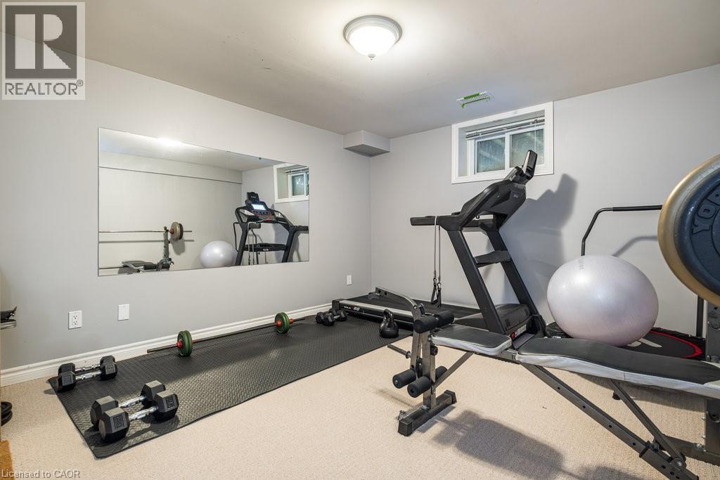 Workout area with baseboards - 330 Strathcona Drive, Burlington, ON - Indoor Photo Showing Gym Room