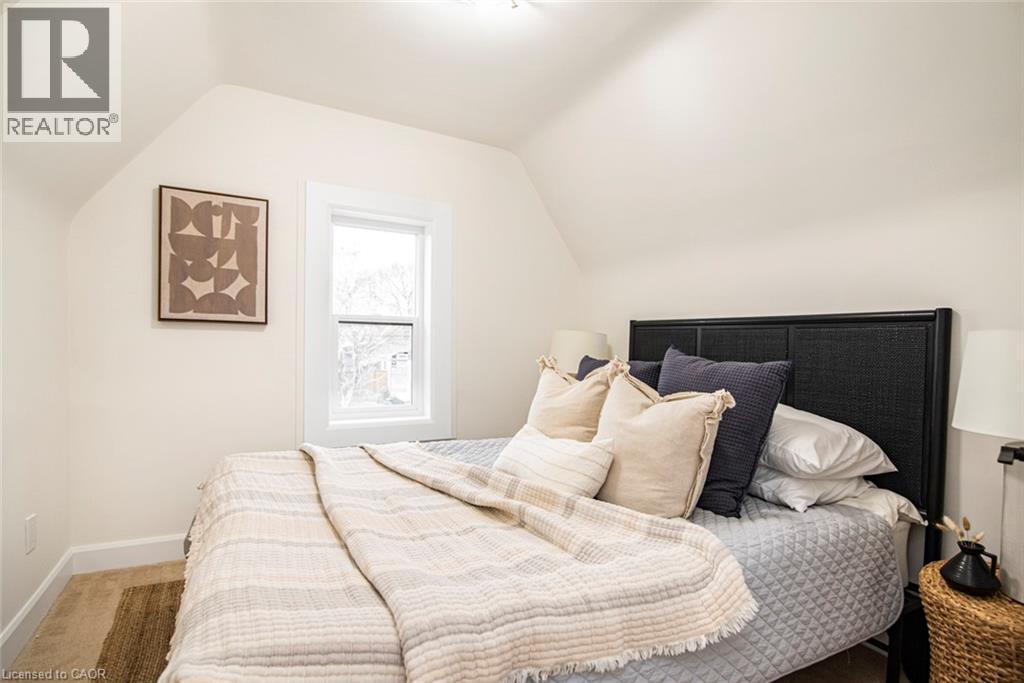 7 Stapleton Avenue, Hamilton, ON - Indoor Photo Showing Bedroom