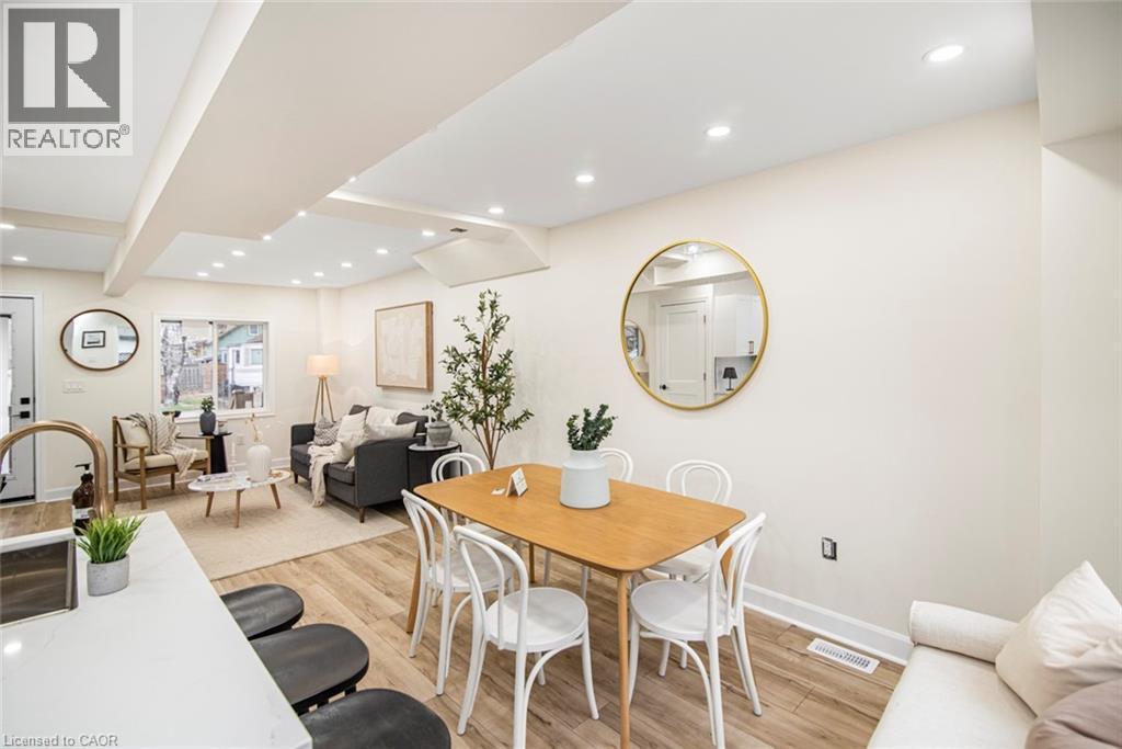 7 Stapleton Avenue, Hamilton, ON - Indoor Photo Showing Dining Room
