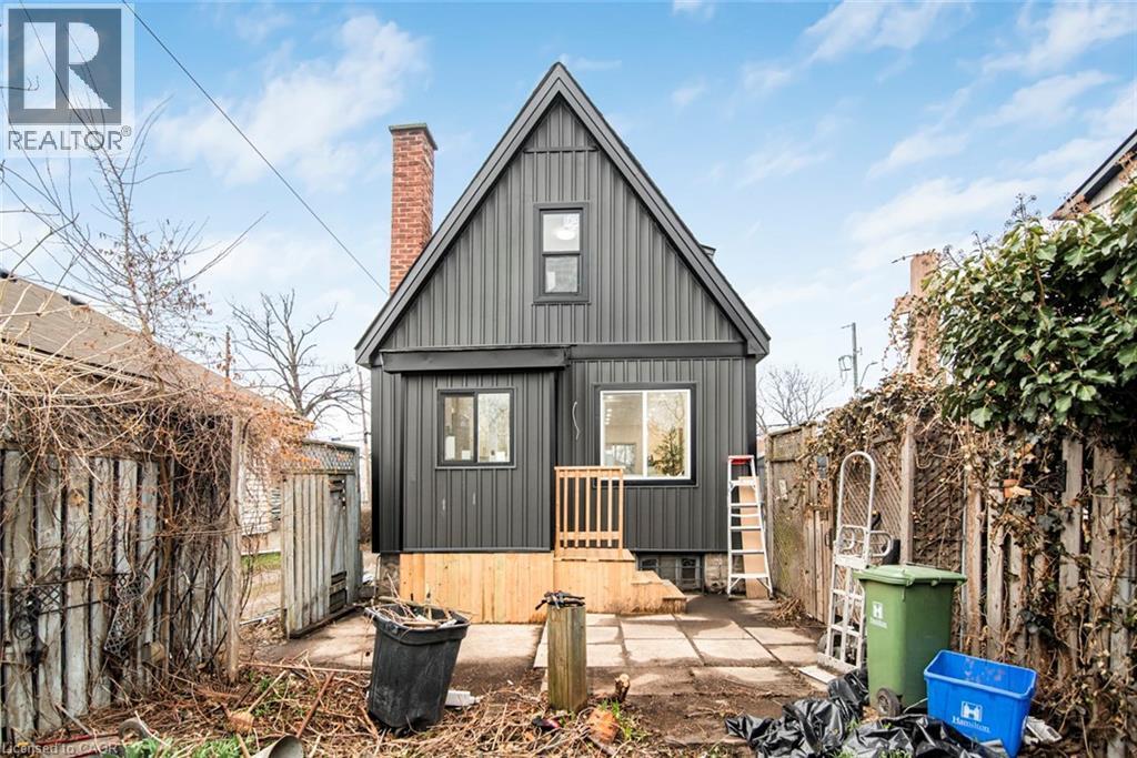 7 Stapleton Avenue, Hamilton, ON - Outdoor