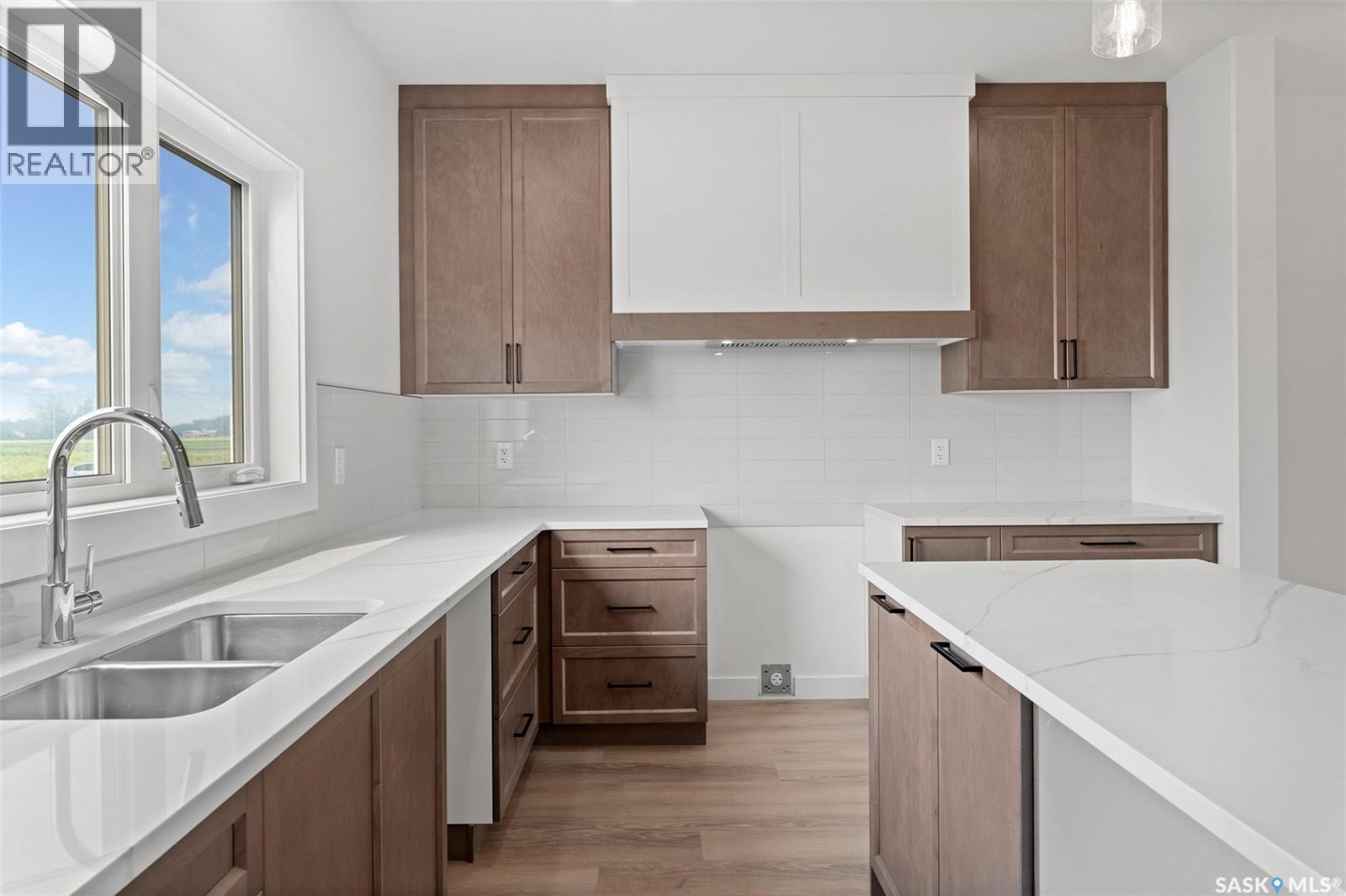 429 Eldorado Street, Warman, SK - Indoor Photo Showing Kitchen With Double Sink With Upgraded Kitchen
