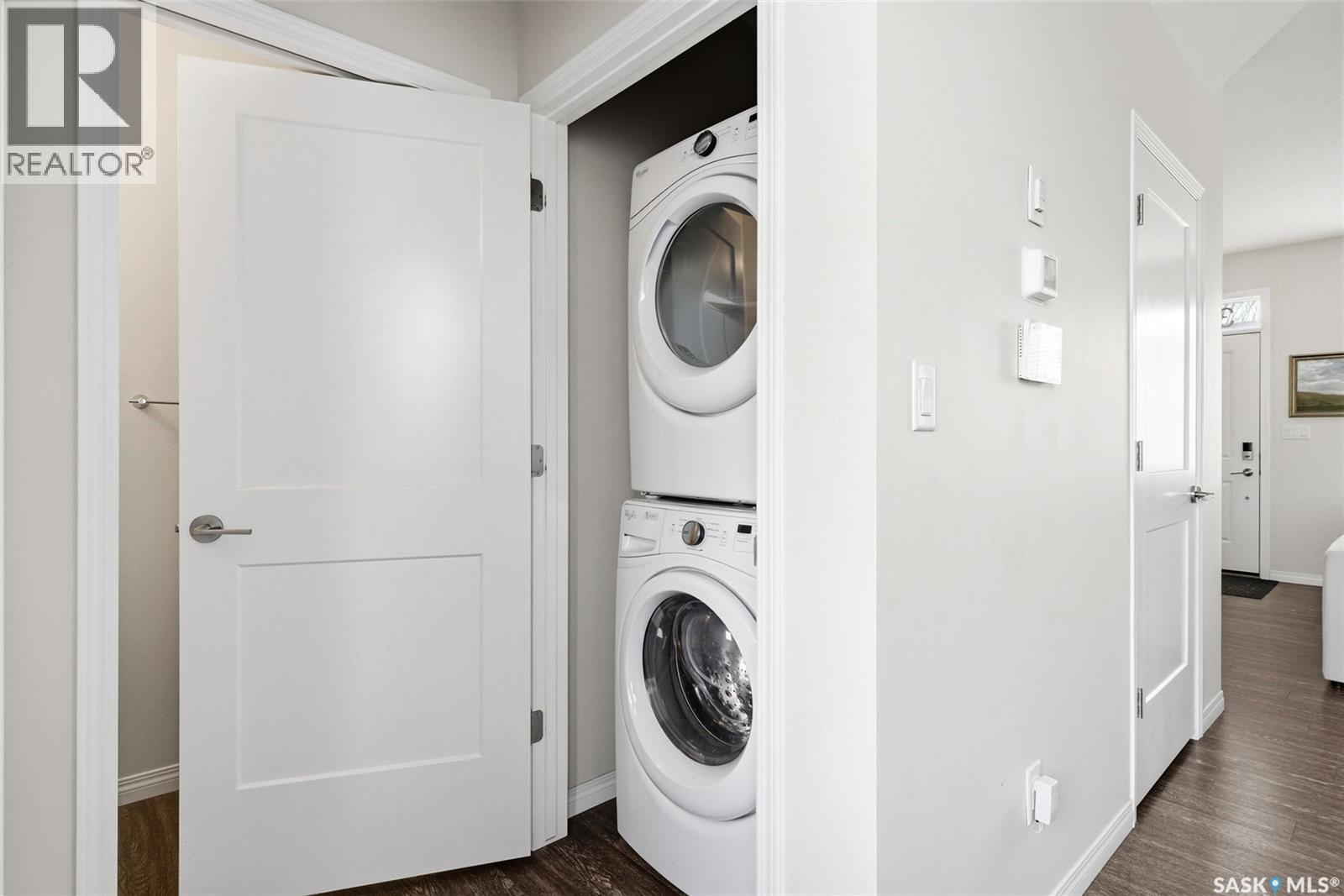 3218 Chuka Boulevard, Regina, SK - Indoor Photo Showing Laundry Room