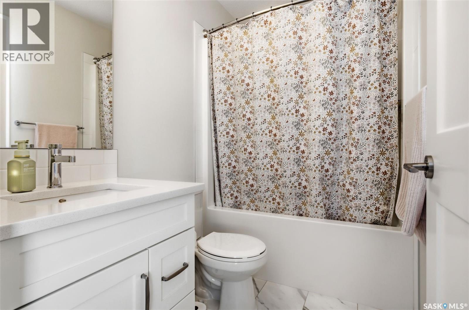 3218 Chuka Boulevard, Regina, SK - Indoor Photo Showing Bathroom
