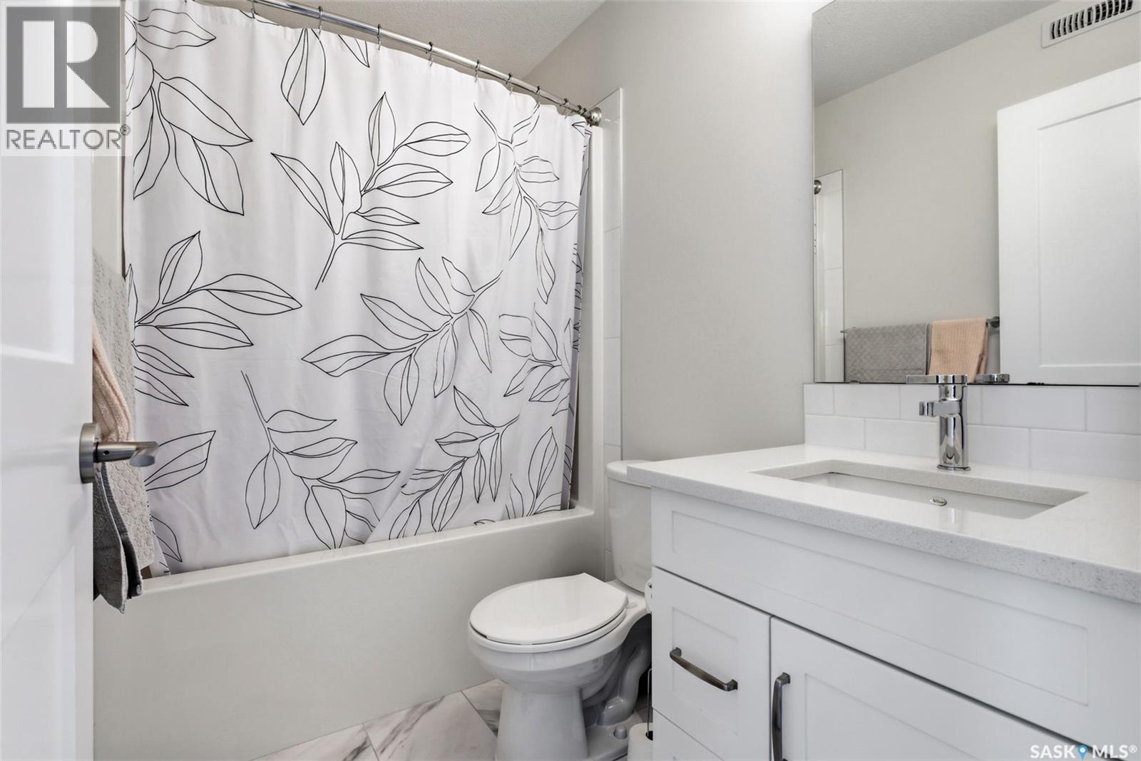 3218 Chuka Boulevard, Regina, SK - Indoor Photo Showing Bathroom