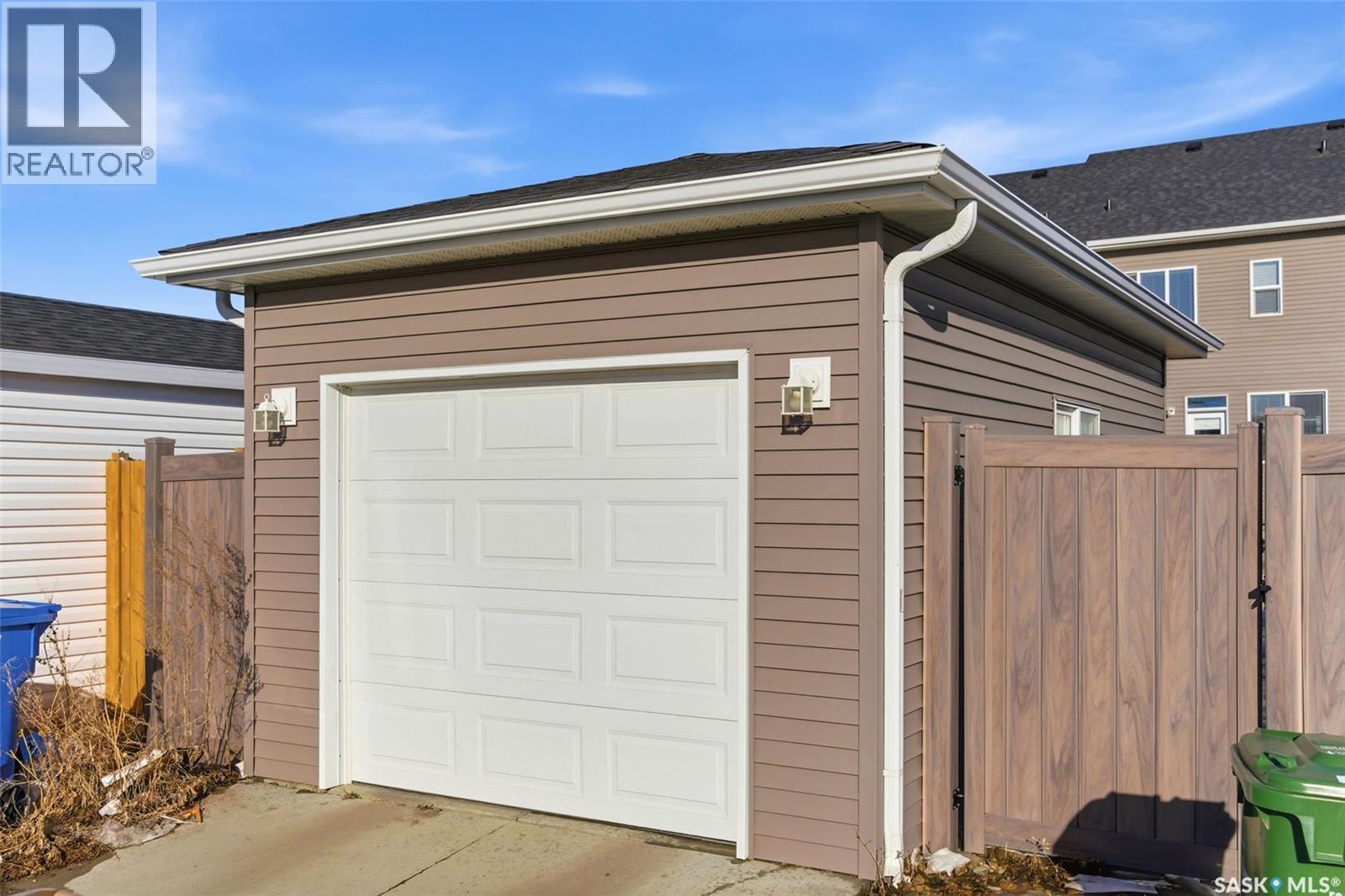 3218 Chuka Boulevard, Regina, SK - Outdoor With Exterior