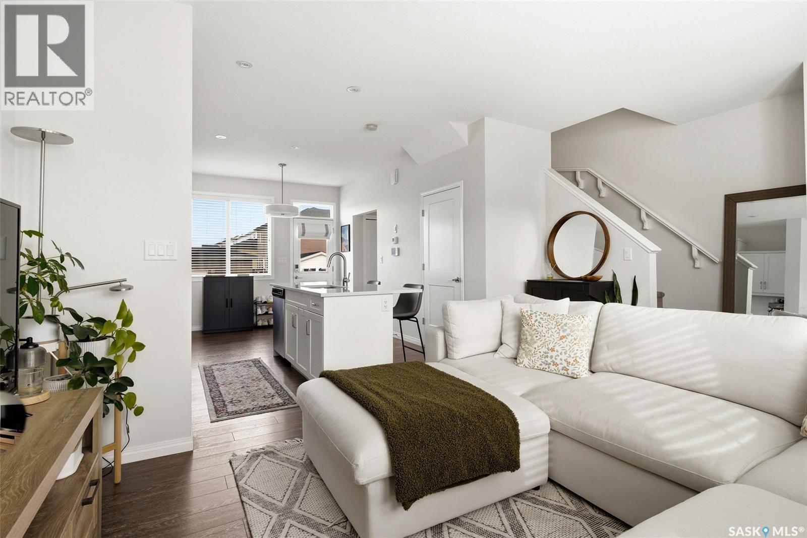 3218 Chuka Boulevard, Regina, SK - Indoor Photo Showing Living Room