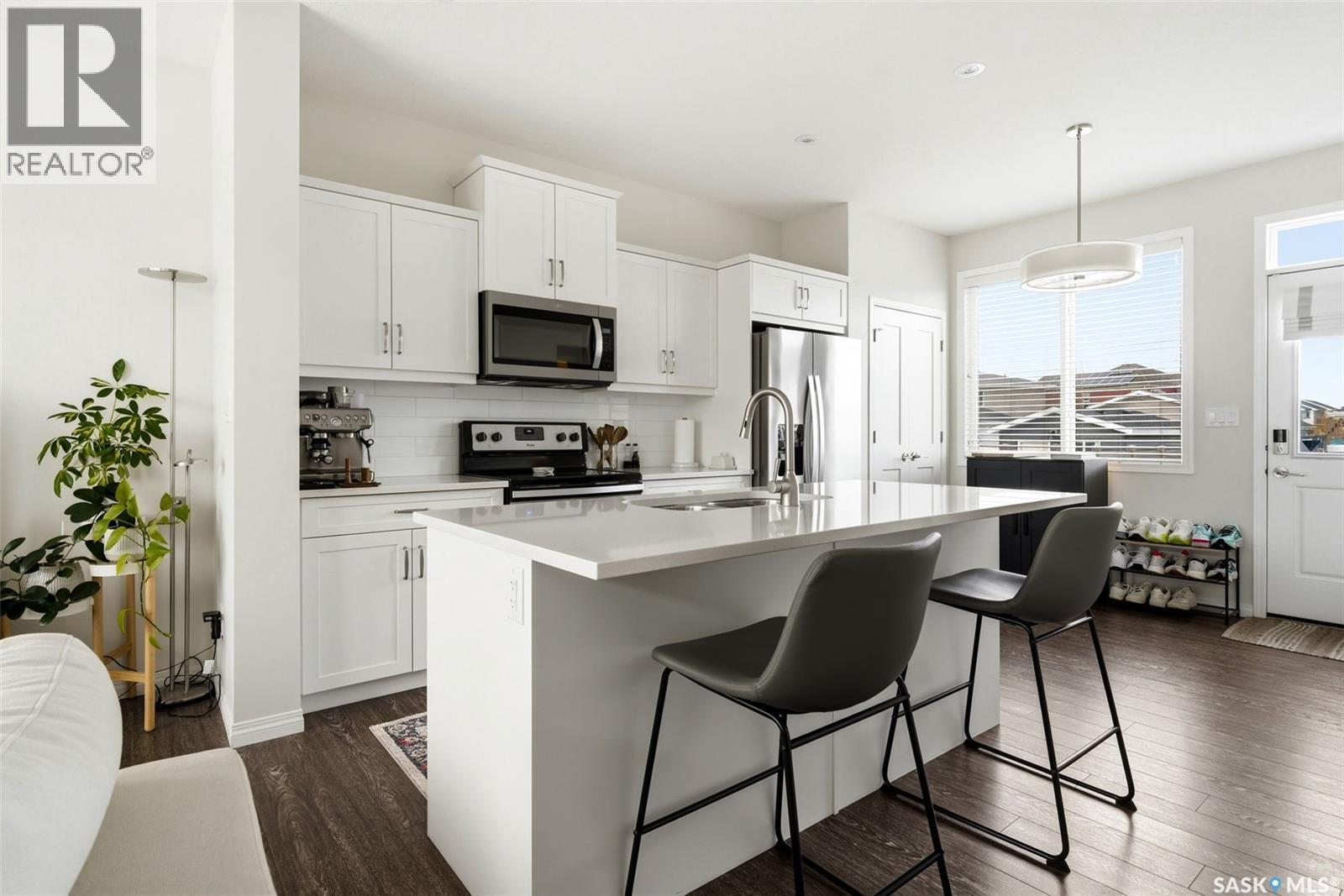 3218 Chuka Boulevard, Regina, SK - Indoor Photo Showing Kitchen With Upgraded Kitchen