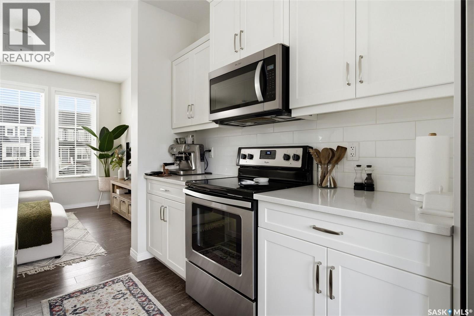 3218 Chuka Boulevard, Regina, SK - Indoor Photo Showing Kitchen