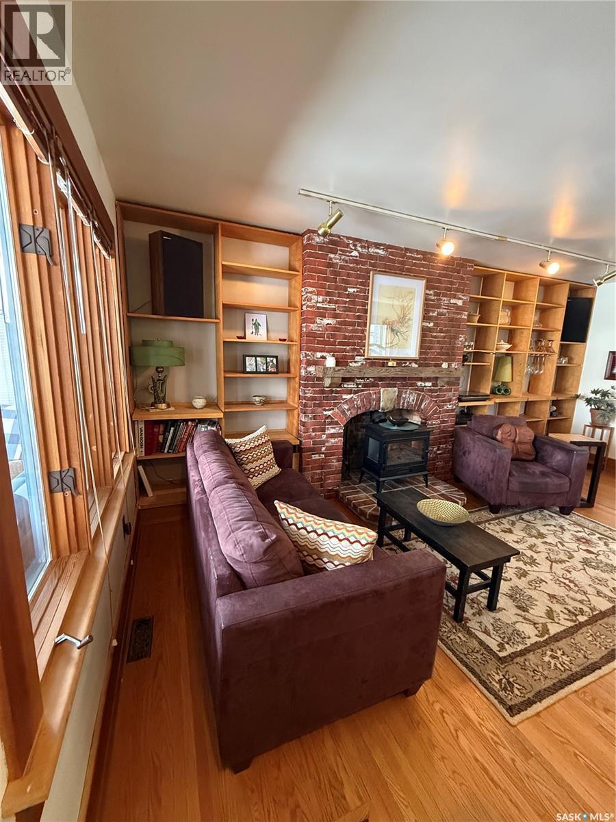 436 6Th Street E, Saskatoon, SK - Indoor Photo Showing Living Room