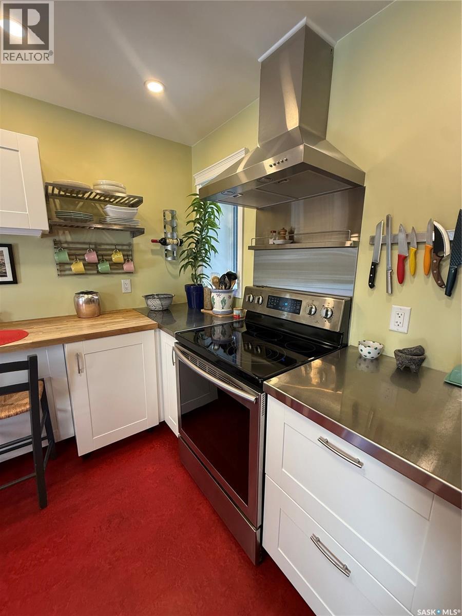 436 6Th Street E, Saskatoon, SK - Indoor Photo Showing Kitchen