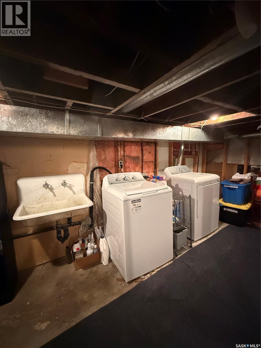 436 6Th Street E, Saskatoon, SK - Indoor